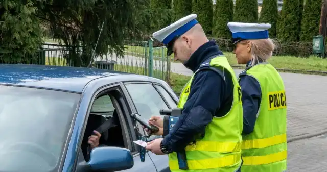 roku, zbliżającym, okresie, Wszystkich, Świętych, policjanci, przygotowują, wzmożonych, działań, celu, zapewnienia, bezpieczeńst Jutro rusza wielka akcja policji. Wyjadą patrole ze specjalnym sprzętem