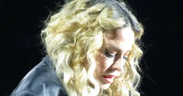 Ikona popu znów eksperymentuje z modą. Madonna w odważnej stylizacji Ikona popu znów eksperymentuje z modą. Madonna w odważnej stylizacji