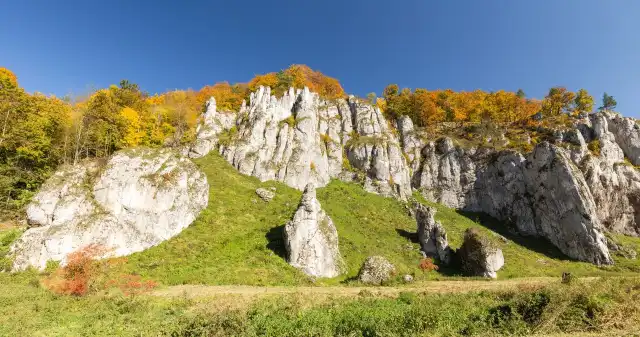 Nazywają to miejsce polską Szwajcarią. Jesienią wygląda zjawiskowo Nazywają to miejsce polską Szwajcarią. Jesienią wygląda zjawiskowo