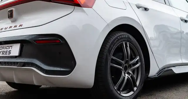 Większość, nowoczesnych, samochodów, fabryczne, czujniki, ciśnienia, oponach, TPMS, Taki, element, wyposażenia, musi, posiadać,  Wymiana opon a czujnik ciśnienia. Czy trzeba go kalibrować?