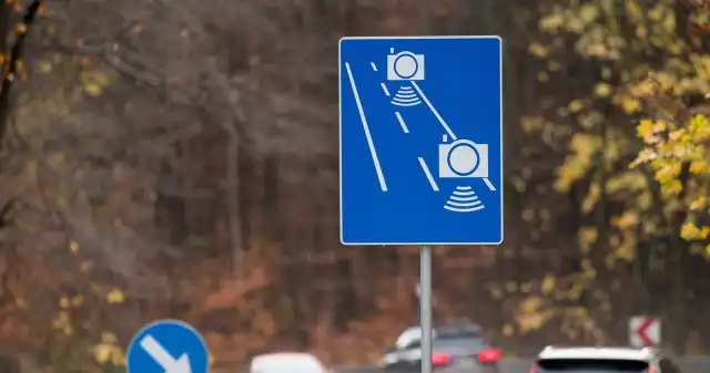Odcinkowy pomiar prędkości. Obalamy 8 popularnych mitów Odcinkowy, pomiar, prędkości, Polsce, wzbudza, wiele, emocji, rodzi, mnóstwo, pytań, które, często, oparte, mitach, można, oszuk Odcinkowy pomiar prędkości. Obalamy 8 popularnych mitów
