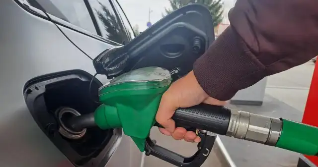 Ekspresowa promocja na paliwo. 4,99 za litr, ale tylko przez 2 dni Kierowcy, znowu, będą, mieli, okazję, zatankować, znacznie, taniej, Klienci, sieci, stacji, paliw, Avia, mogą, liczyć, cenę, lit Ekspresowa promocja na paliwo. 4,99 za litr, ale tylko przez 2 dni