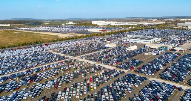 Ważna informacja dla klientów Toyoty. Dostaną auta szybciej Toyota, uruchomiła, Czechach, swój, pierwszy, mega, który, usprawnić, logistykę, Europie, Środkowej, Przełożyć, skrócenie, czasu Ważna informacja dla klientów Toyoty. Dostaną auta szybciej