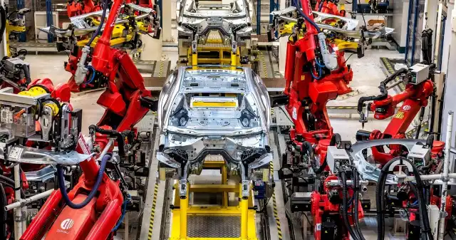 Przygnębiające dane z Polski. Nie ma odwrotu od redukcji etatów proc, firm, branży, motoryzacyjnej, zapowiada, redukcję, etatów, pesymistycznych, nastrojów, szeroko, pojętym, sektorze, automot Przygnębiające dane z Polski. Nie ma odwrotu od redukcji etatów