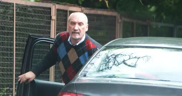 Antoni, Macierewicz, długo, pamiętać, będzie, swoją, przejażdżkę, Warszawie, listopada, bieżącego, roku, Szereg, popełnionych, p Wyślą Macierewicza na przymusowe badanie? Policja zapowiada dalsze czynności