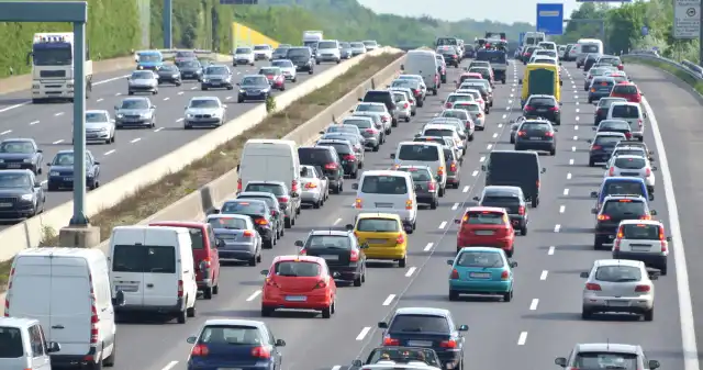 Polska prezydentura w UE. Szansa na rewizję planu na auta elektryczne styczniu, 2025, roku, Polska, obejmie, prezydencję, Radzie, Unii, Europejskiej, Potrwa, czerwca, polski, rząd, chce, wykorzystać Polska prezydentura w UE. Szansa na rewizję planu na auta elektryczne