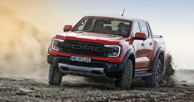 Ford Ranger Raptor 3.0 V6 nie ma wad, tylko cechy. Brać, póki jest Pickupy, auta, stworzone, głównie, pracy, choć, coraz, częściej, służą, jako, pojazdy, rekreacyjne, sprawdzają, przykład, roli, Ford Ranger Raptor 3.0 V6 nie ma wad, tylko cechy. Brać, póki jest