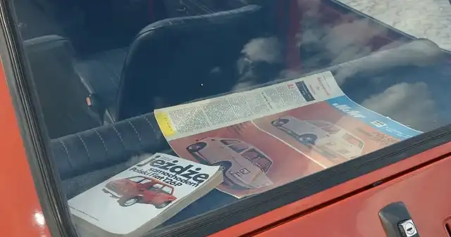 Sprzątając szafy znalazłem zapomnianą książeczkę. Jest warta 27 tys. zł Kiedyśtę, książeczkę, miaływ, domu, tysiące, Polaków, Tylko, dzięki, rodacy, niej, byli, stanie, kupić, nowy, samochód, sięokazu Sprzątając szafy znalazłem zapomnianą książeczkę. Jest warta 27 tys. zł