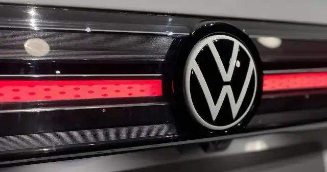 Volkswagen planuje masowe zwolnienia i zamykanie fabryk. Szef marki mówi wprost Volkswagen, jest, obecnie, trudnej, sytuacji, finansowej, stara, wcielić, życie, restrykcyjny, program, oszczędnościowy, wiąże, Volkswagen planuje masowe zwolnienia i zamykanie fabryk. Szef marki mówi wprost