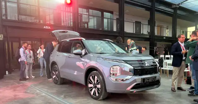 Mitsubishi, Outlander, końcu, trafiło, sprzedaży, polskich, salonach, wielki, świetnie, wyposażony, który, dzięki, hybrydowemu,  Nowe Mitsubishi Outlander tylko w jednym salonie w Polsce na dzień. Taka akcja