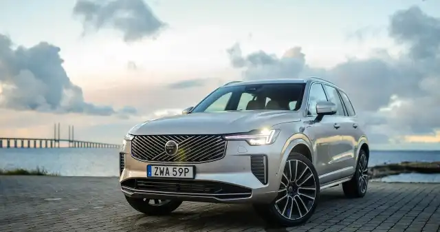 Volvo, XC90, wraca, scenę, odświeżonej, wersji, Jeszcze, kilka, miesięcy, temu, nikt, spodziewałby, takiego, zwrotu, akcji, Szwe Volvo XC90 uratowane. Nie będzie elektryka tylko silniki spalinowe