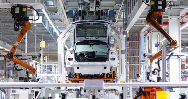 Volkswagen zwolni tylko 35 tys. pracowników. To bożonarodzeniowy cud Volkswagen zwolni tylko 35 tys. pracowników. To bożonarodzeniowy cud
