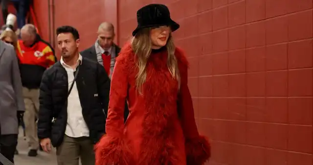 Był absolutnym hitem lat 90. Jego czarowi uległa nawet Taylor Swift. Znów wraca do łask Był absolutnym hitem lat 90. Jego czarowi uległa nawet Taylor Swift. Znów wraca do łask