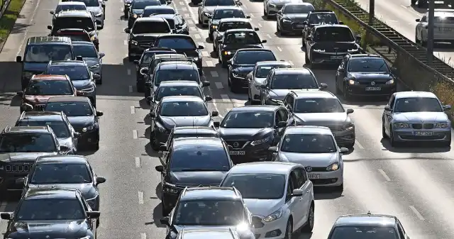 Od stycznia 7 tys. zł kary za każde auto spalinowe. Wreszcie znamy kwoty Od stycznia 7 tys. zł kary za każde auto spalinowe. Wreszcie znamy kwoty