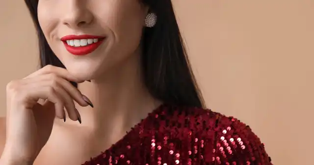 W karnawale zrobisz w niej furorę. Czerwona sukienka to must-have w zimowej garderobie W karnawale zrobisz w niej furorę. Czerwona sukienka to must-have w zimowej garderobie