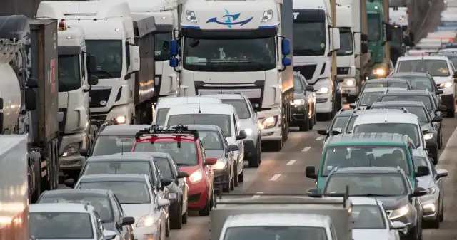 Nowe wyposażenie pojazdów. Kierowcy mają czas do 28 lutego Nowe wyposażenie pojazdów. Kierowcy mają czas do 28 lutego