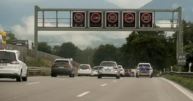 Zakaz zjazdu z autostrady w razie korka. Ważna informacja dla turystów Zakaz zjazdu z autostrady w razie korka. Ważna informacja dla turystów