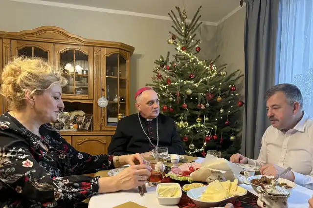 Czekali na proboszcza, po kolędzie przyszedł biskup. Tego w ogóle się nie spodziewaliśmy WIDEO Czekali na proboszcza, po kolędzie przyszedł biskup. Tego w ogóle się nie spodziewaliśmy WIDEO