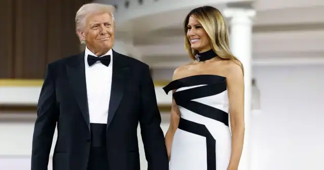 Patrzyli nie tylko na kreację Melanii. Coś innego przykuło uwagę zebranych Patrzyli nie tylko na kreację Melanii. Coś innego przykuło uwagę zebranych