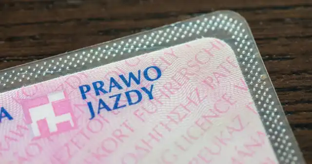  Nie dbał o dzieci, zabrali mu prawo jazdy. Takie jest polskie prawo