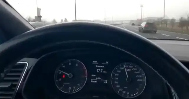 Zachęcał do kupna auta. Pokazał film, jak jedzie nim ponad 200 km/h Zachęcał do kupna auta. Pokazał film, jak jedzie nim ponad 200 km/h