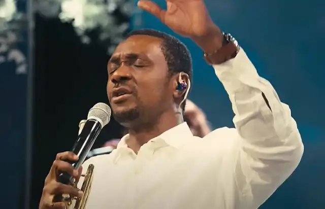 Nigeryjski muzyk i pastor, Nathaniel Bassey, modlił się za USA: Ameryka należy do Pana Nigeryjski muzyk i pastor, Nathaniel Bassey, modlił się za USA: Ameryka należy do Pana