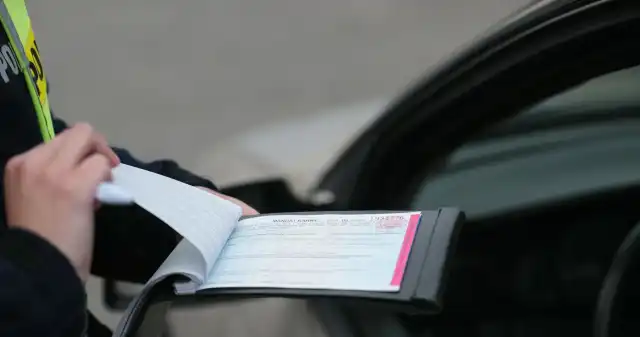 Za co pasażer może dostać mandat? Kary wlatują nie tylko za brak pasów