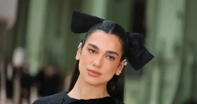 Dua Lipa zachwyciła na Paryskim Tygodniu Mody. Gwiazda nosi już najmodniejszy dodatek sezonu Dua Lipa zachwyciła na Paryskim Tygodniu Mody. Gwiazda nosi już najmodniejszy dodatek sezonu