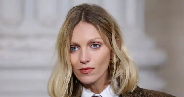 Anja Rubik skradła show na pokazie w Paryżu. O jej stylizacji mówią wszyscy Anja Rubik skradła show na pokazie w Paryżu. O jej stylizacji mówią wszyscy