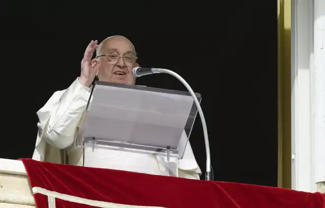 Papież na Anioł Pański: Bóg prawdziwie przebywa pośród swego ludu Papież na Anioł Pański: Bóg prawdziwie przebywa pośród swego ludu