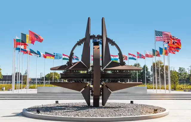 Szef NATO Mark Rutte wezwał Berlin do większych wydatków na obronność Szef NATO Mark Rutte wezwał Berlin do większych wydatków na obronność