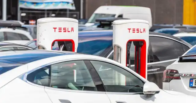  Koniec samochodów elektrycznych w USA? Trump uderza auta na prąd