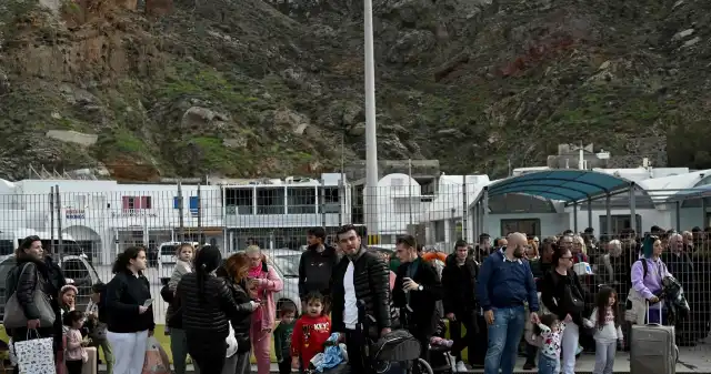 Ludzie opuszczają wyspę. Nawet 200 wstrząsów na Santorini