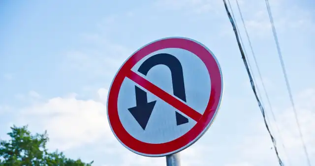  Kiedy można zawracać na skrzyżowaniu?