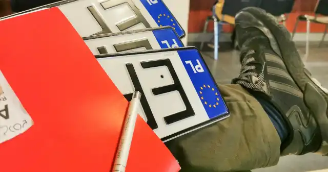  Nadchodzi zmiana przepisów, Polacy pędzą rejestrować samochody
