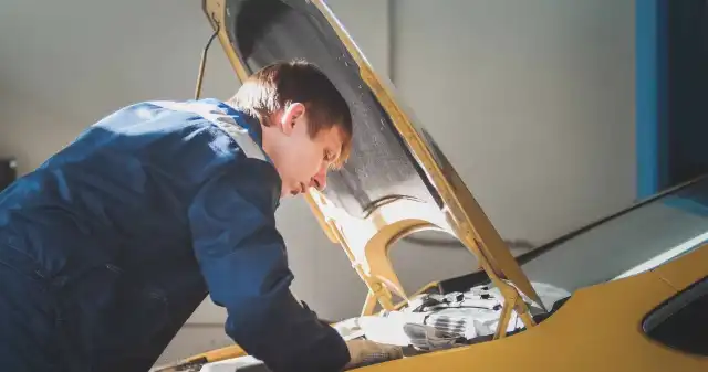  Mechanik już zaciera ręce, gdy próbujesz sam usunąć tę usterkę