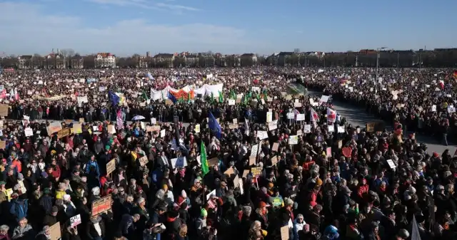 Tłumy na ulicach niemieckich miast. Pokłosie wspólnego ruchu chadecji i prawicy