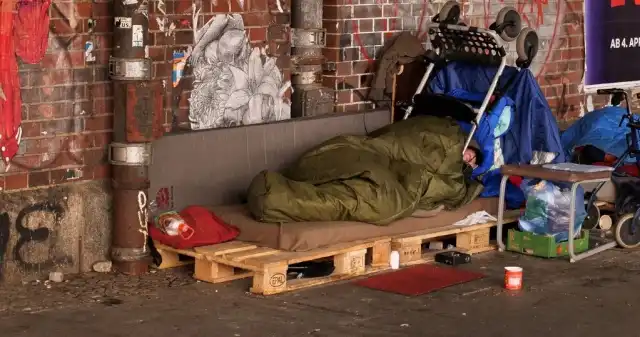  Stracił pracę, został z plecakiem. Na 1000 niemieckich bezdomnych, co drugi jest Polakiem