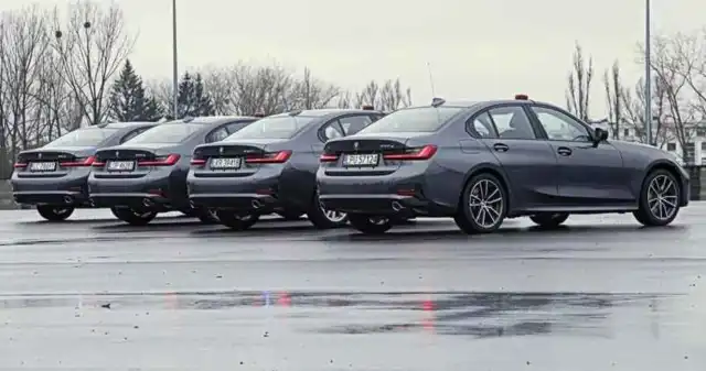  Jak rozpoznać nieoznakowany radiowóz? Wystarczy spojrzeć w jedno miejsce