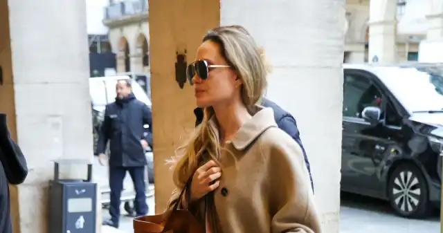 Angelina Jolie nawet na zakupach wygląda jak milion dolarów. Elegancka stylizacja zwraca uwagę Angelina Jolie nawet na zakupach wygląda jak milion dolarów. Elegancka stylizacja zwraca uwagę