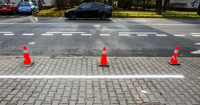 Parkingowy szeryf blokuje miejsca? Prosi się o mandat Parkingowy szeryf blokuje miejsca? Prosi się o mandat