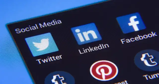  Zbadali tweety polityków pod kątem dezinformacji. Wskazali na jedną grupę