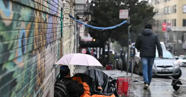  Bezdomni Polacy zalewają ulice Holandii. Wdrożono nietypowy eksperyment