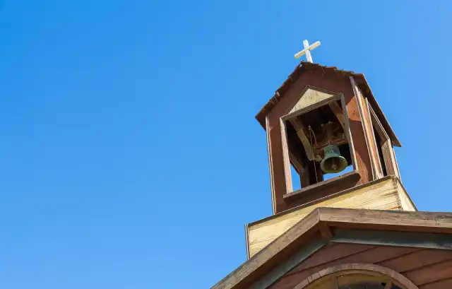 Dwóch mieszkańców nie mogło usnąć. Kościelne dzwony nie będą już bić Dwóch mieszkańców nie mogło usnąć. Kościelne dzwony nie będą już bić